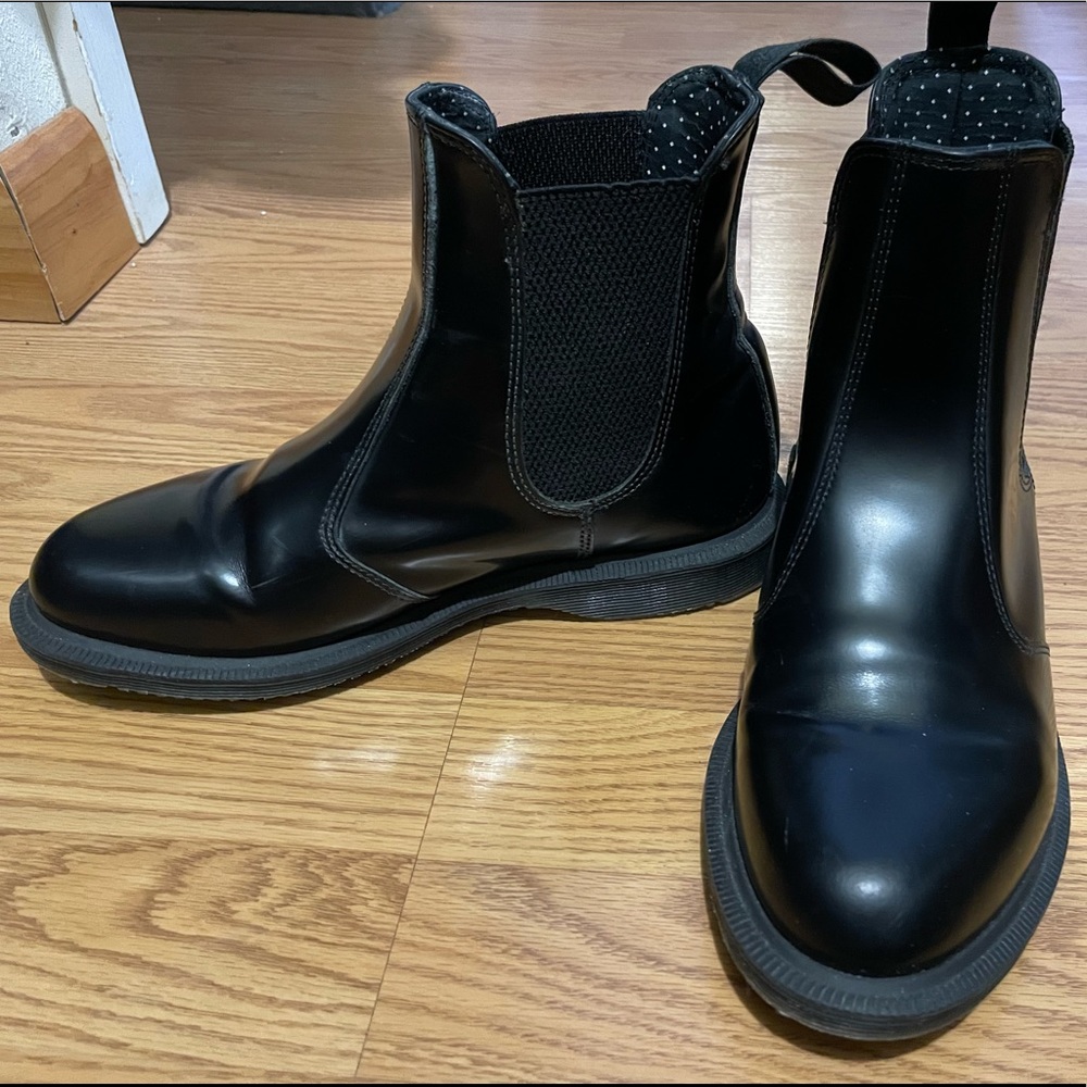 Dr. Marten Flora Chelsea Boots Size 8 EUC Like New Docs